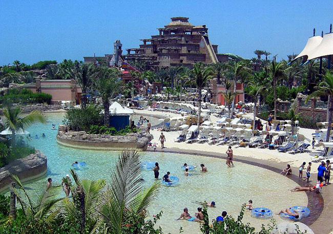 The huge waterpark behind the Atlantis hotel Dubai