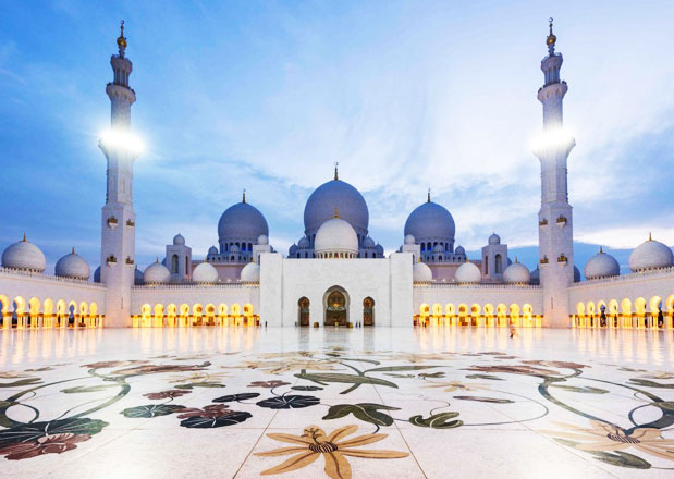Visit the stunning Abu Dhabi Mosque